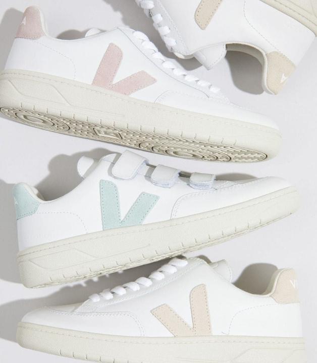Actual product image Veja V-12 (40)