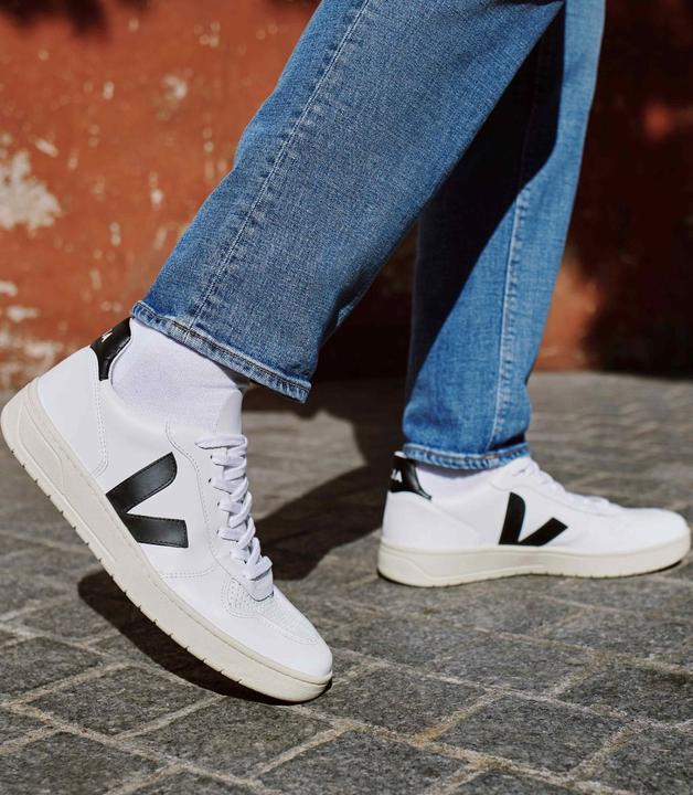 Actual product image Veja V-10 (43)