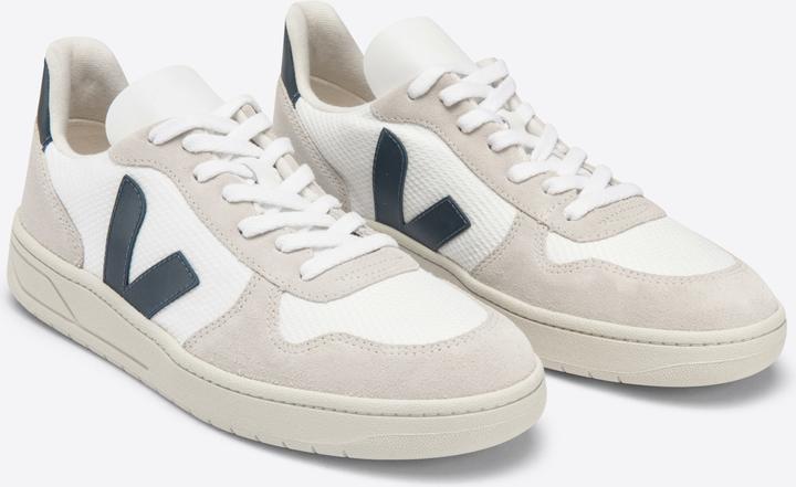 Actual product image Veja V-10 (43)