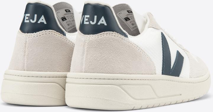 Actual product image Veja V-10 (43)