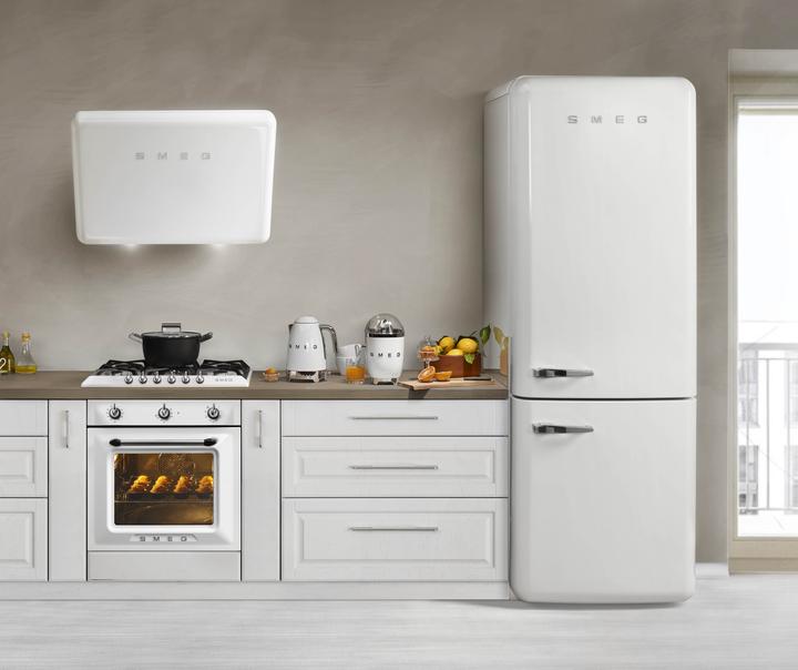 Image du produit Smeg Style rétro FAB32RWH5 (331 l)