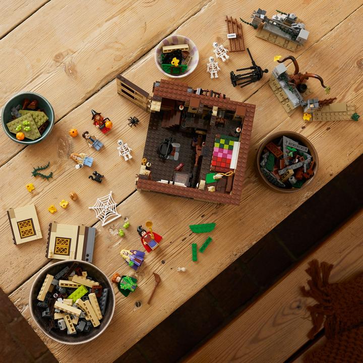 Produktbild LEGO Disney Hocus Pocus: The Sanderson Sisters' Cottage (21341, LEGO Ideas, LEGO Seltene Sets)