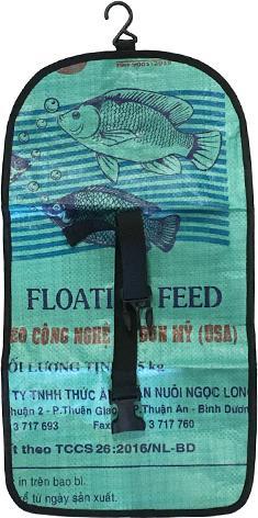 Image du produit Bekos Upcycling - Sac de toilette à suspendre en sacs d'aliments pour poissons recyclés vert