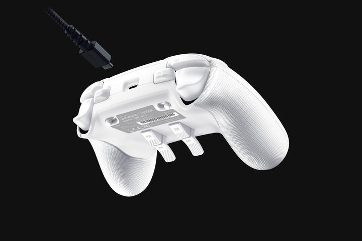 Actual product image Razer Wolverine V2 Chroma (PC, Xbox One X, Xbox Series X, Xbox One S, Xbox Series S)