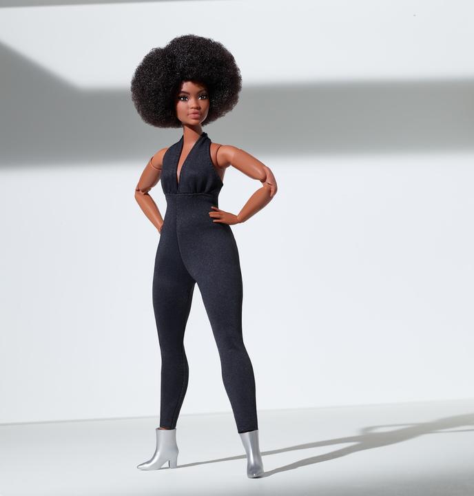 Productafbeelding Barbie Signature Looks Doll: Curvy (brunette).