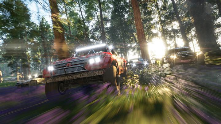Produktbild Microsoft Forza Horizon 4: Deluxe Edition (Xbox One X, Xbox Series X, Xbox One S, Xbox Series S)
