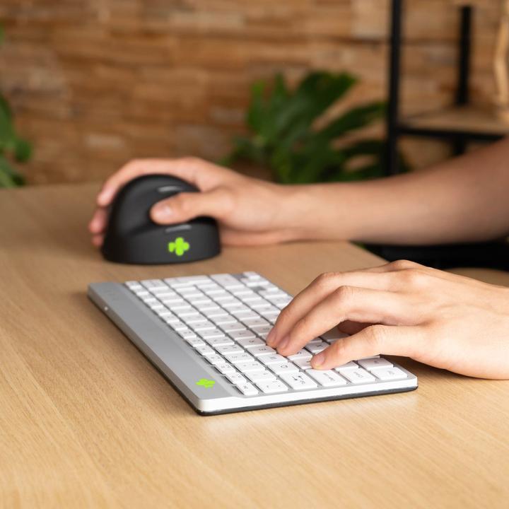 Actual product image R-Go Tools R-Go Compact Break ergonomic keyboard, QWERTZ (DE), bluetooth, white (DE, Wireless)