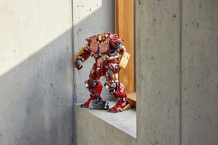 Actual product image LEGO Hulkbuster (76210, LEGO Marvel, LEGO Rare Sets)