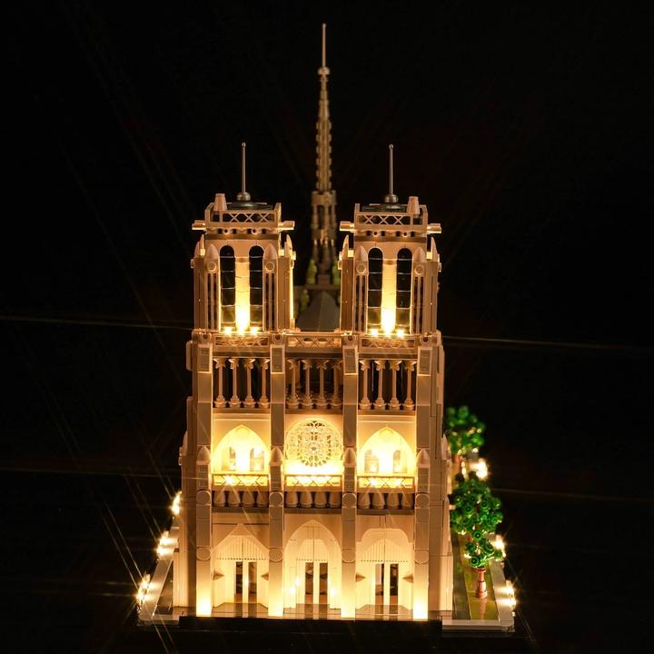 Image du produit BrickBling Kit d'éclairage LED pour LEGO Notre-Dame de Paris (21061) incl. télécommande