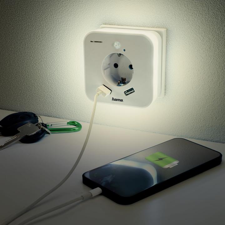 Produktbild Hama LED-Nachtlicht mit Steckdose, 2 USB-Ausgänge, Bewegungsmelder, Lichtsensor