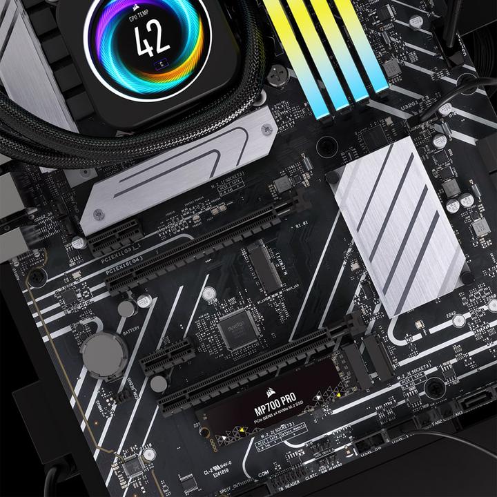 Actual product image Corsair MP700 PRO (4000 GB, M.2 2280)