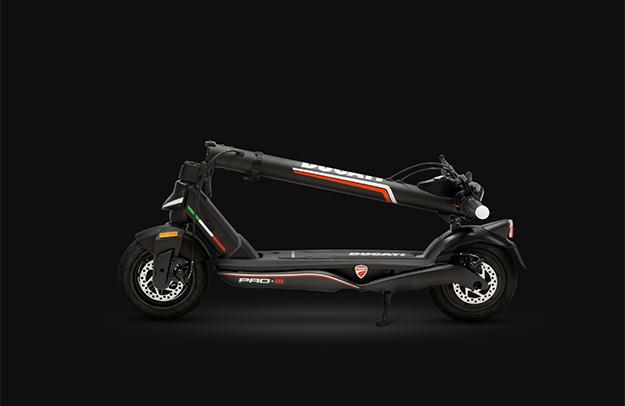 Actual product image Ducati E-Scooter Pro-III (25 km/h, 50 km, 350 W)