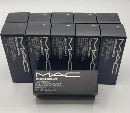 Immagine prodotto MAC Cosmetics Studio Radiance Face and Body Radiant Sheer Foundation (C6)