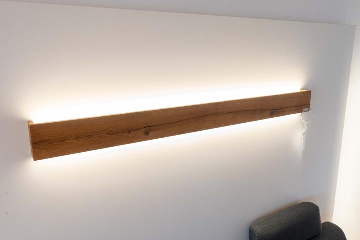 Produktbild kln.swiss Holz Wandlampe Linea (1710 lm)