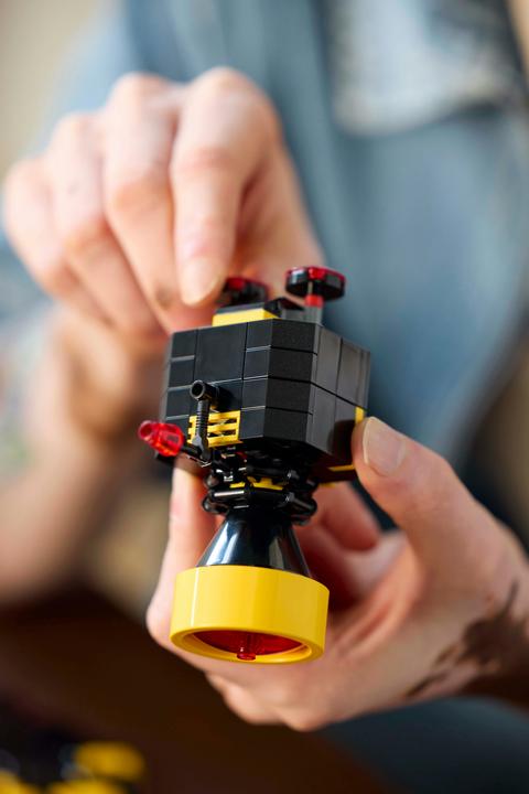 Image du produit LEGO Blacktron Renegade (10355, LEGO Icons, LEGO difficiles à trouver)