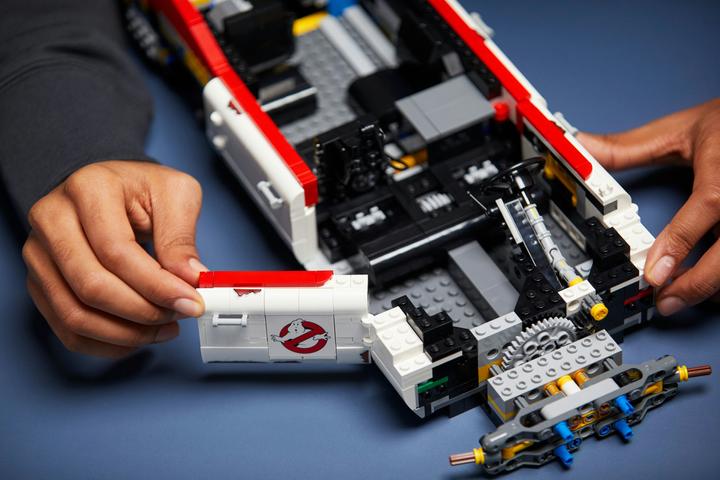 Actual product image LEGO Ghostbusters ECTO-1 (10274, LEGO Icons, LEGO Rare Sets)