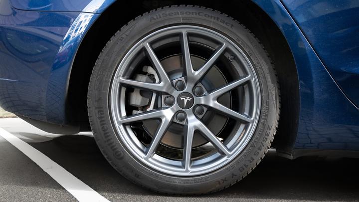 Produktbild Made4EV Radnabenabdeckungen mit Logo (4x) für Tesla Model 3/Y/S
