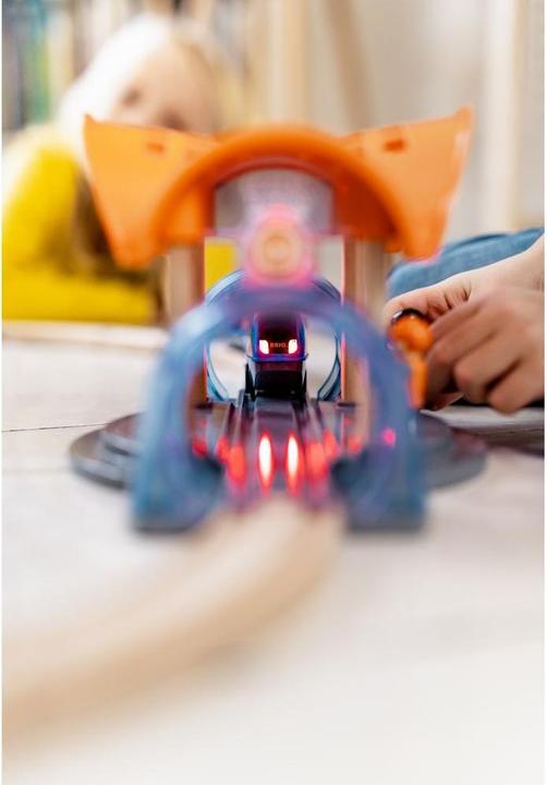 Produktbild Brio Smart Tech Tunnel Reisezug Set