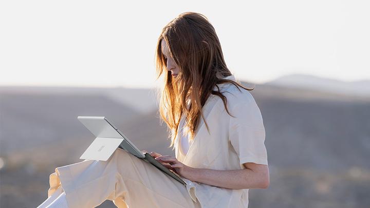 Produktbild Microsoft Surface Pro Signature Keyboard mit Slim Pen 2 (CH, Microsoft Surface Pro X, Microsoft Surface Pro 8, Microsoft Surface Pro 9)