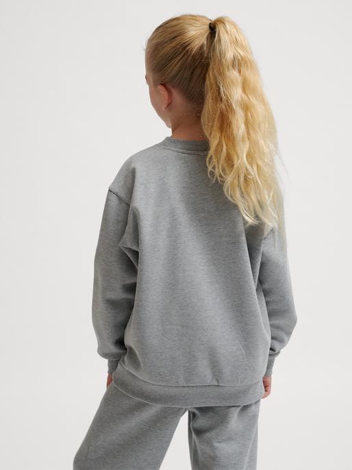 Actual product image hummel Hmljr Loose Crewneck Bee (10, 11, 12, 13, 14, 15, 16)