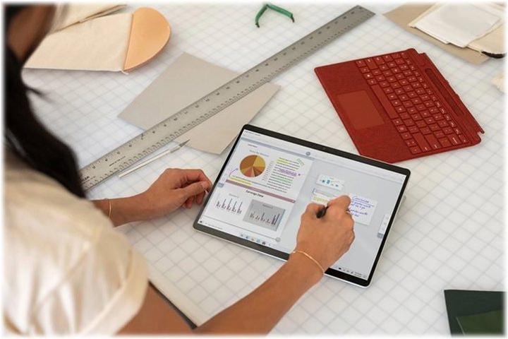 Actual product image Microsoft Surface Pro X (13", Microsoft SQ2, 16 GB, 512 GB)