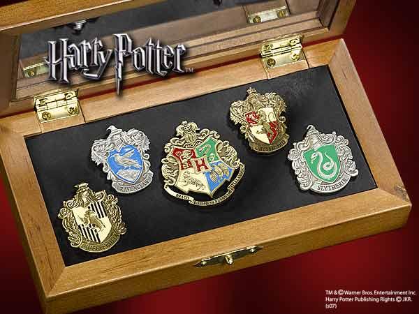 Actual product image Noble Collection Harry Potter Pin Collection Hogwarts (5)
