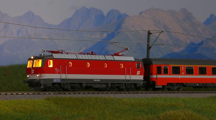 Actual product image Piko H0 51620 H0 Electric locomotive Rh 1044 of ÖBB (Track H0)
