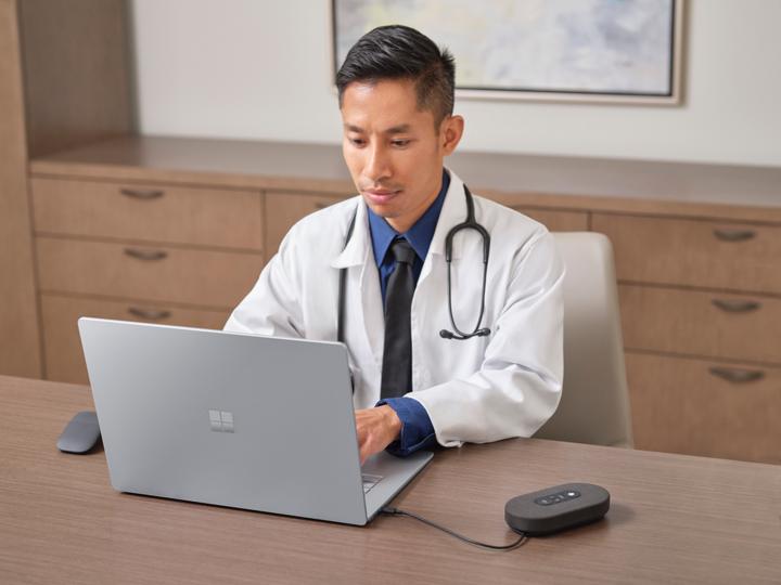 Immagine prodotto Microsoft Surface Laptop 4 (15", AMD Ryzen 7 4980U, 8 GB, 256 GB)