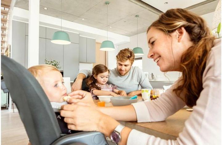 Produktbild Maxi-Cosi Minla Essential Graphite (Hochstuhl)