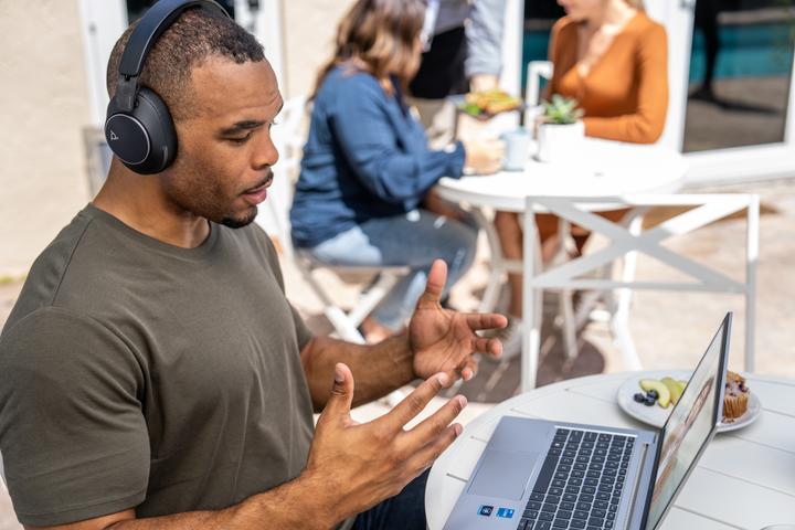 Produktbild Poly Voyager Surround 80 UC (Kabellos, Kabelgebunden, USB-C)