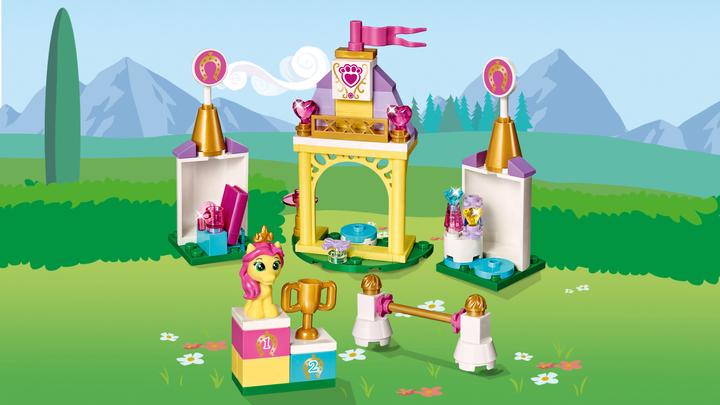 Actual product image LEGO Disney Princess Suzette's riding centre (41144, LEGO Disney)