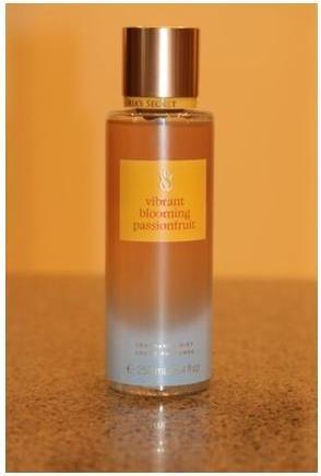 Actual product image Victoria's Secret Brume Parfumée Vibrant Blooming Passionfruit - 250 ml (Body mist, 250 ml)