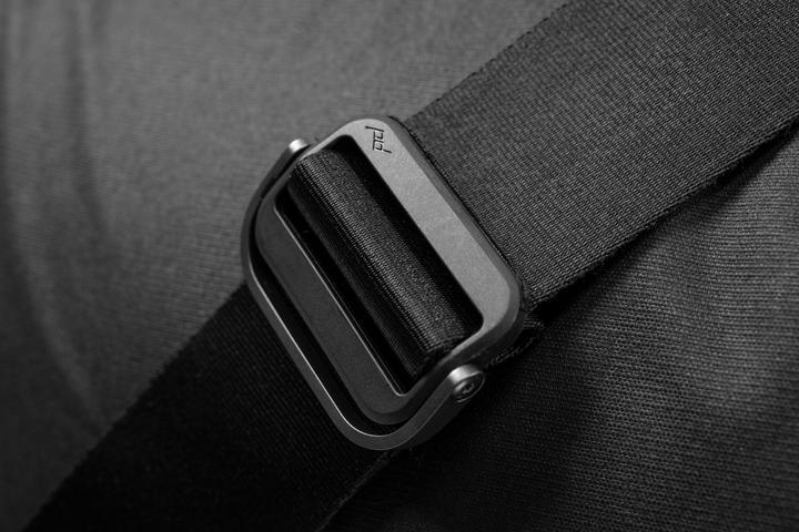 Actual product image Peak Design Everyday Messenger 13L v2 (Camera shoulder bag, 13 l)