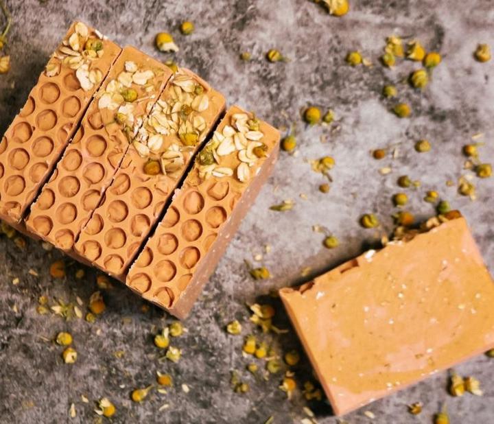Actual product image Vivi Soaps Honey and Oats Exfoliating Soap (Hard soap)