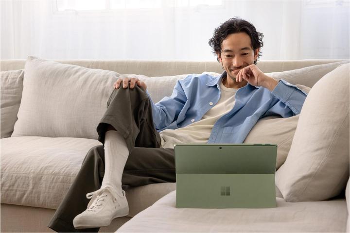 Produktbild Microsoft Surface Pro 9 (13", Intel Core i5-1235U, 8 GB, 256 GB, Ohne Tastaturlayout)