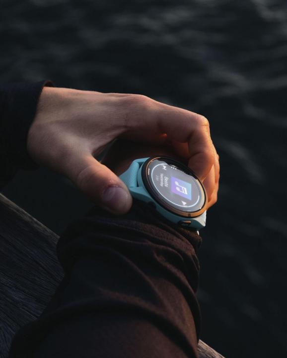 Actual product image Garmin 010-02810-12 Forerunner 265 Music, Aqua (46 mm)