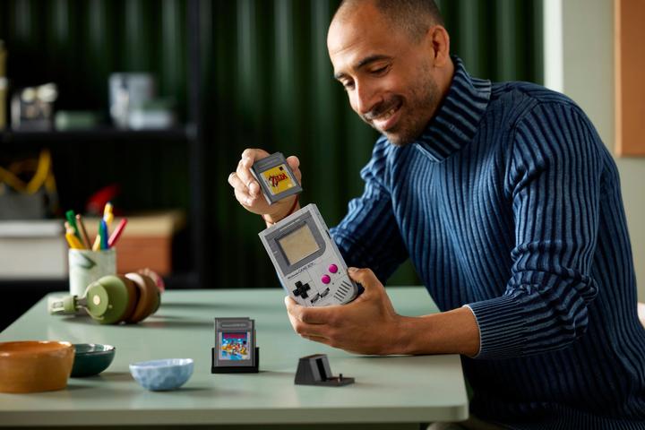 Actual product image LEGO Game Boy (72046, LEGO Super Mario)