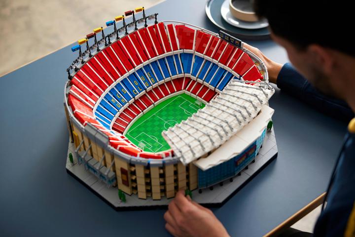 Image du produit LEGO Le Camp Nou - FC Barcelone (10284, LEGO Creator Expert, LEGO difficiles à trouver)