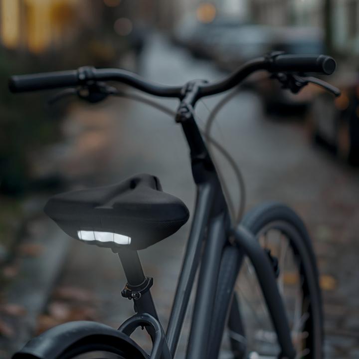 Actual product image Hama Fahrrad-Sattelbezug, gepolstert, reflektierend, für Sättel mit ca. 23 cm