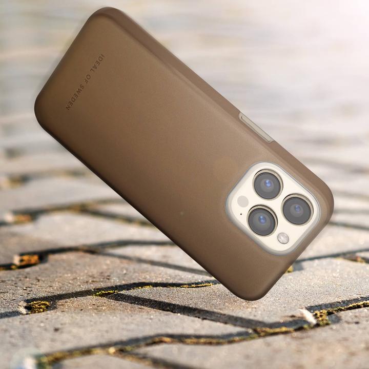 Actual product image iDeal Of Sweden Designer Hard Cover Intense Brown (Apple iPhone 13 Pro)