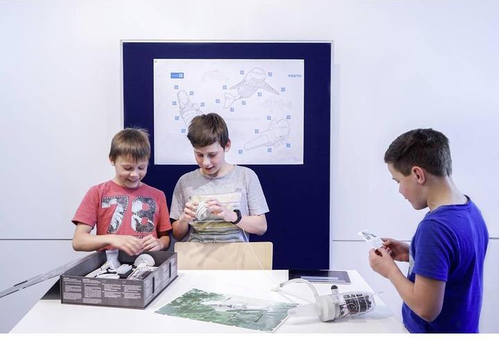 Actual product image Festo Experiment Set Interactive Learning Poster Bionics Kit