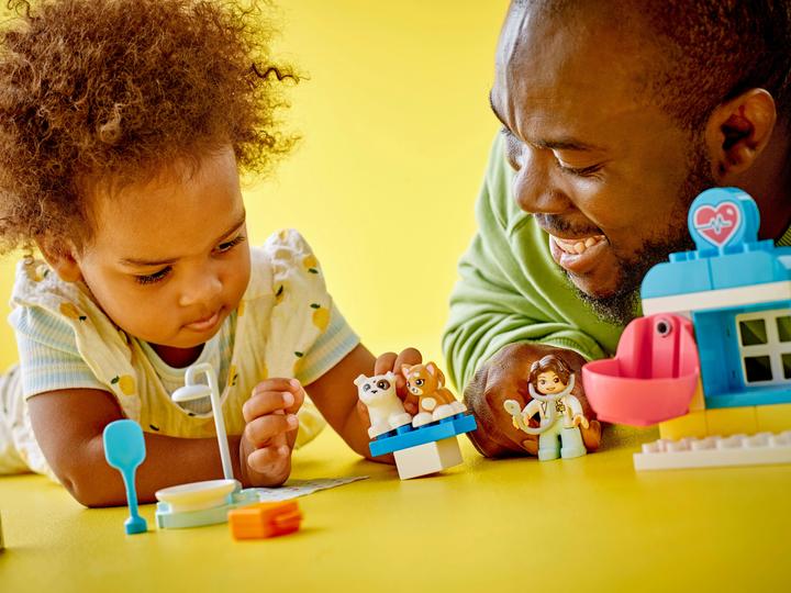 Produktbild LEGO DUPLO Besuch in der Tierklinik (10438)