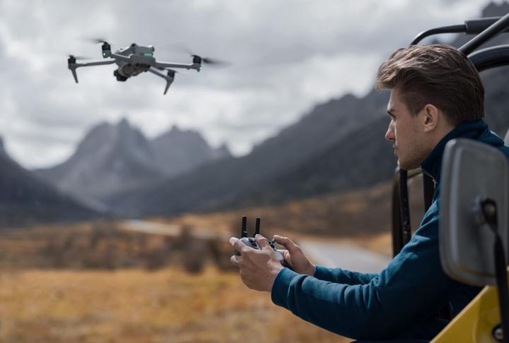 Actual product image DJI RC 2 (Drone remote control, DJI Air 3)