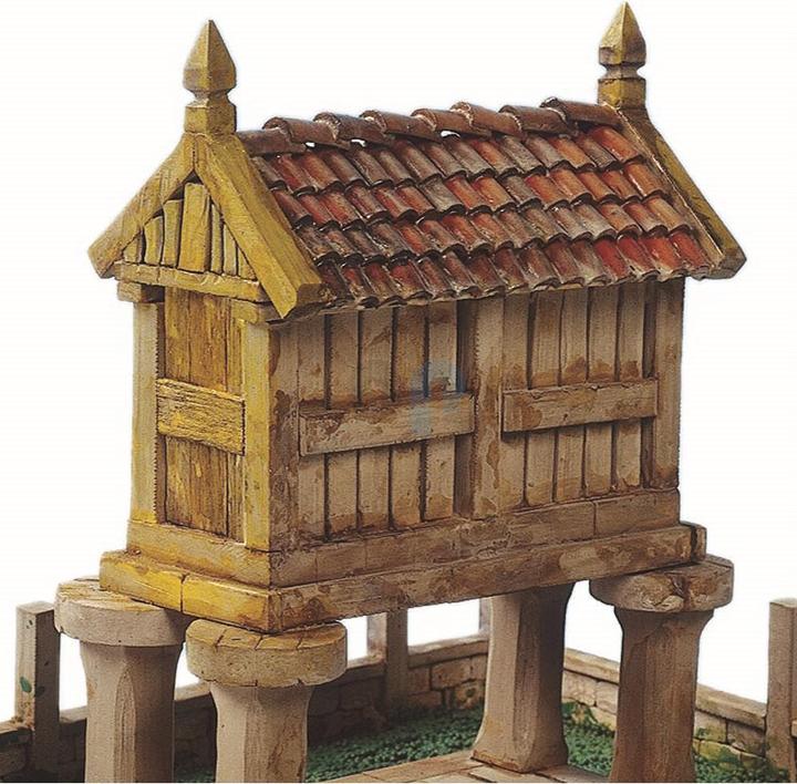 Produktbild Block Cuit. 3D Keramik-Modelbausatz -Galizischer «Hórreo» Getreidespeicher (33 x 24 x 26 cm)