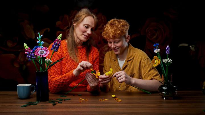 Actual product image LEGO Dried flower arrangement (10314, LEGO Icons, LEGO Botanical)