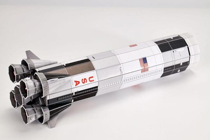 Actual product image Revell Apollo 11 Saturn V (136 pieces)