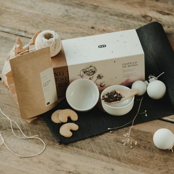 Produktbild Paper & Tea Instead of Roses | Tee-Geschenkset (450 g)