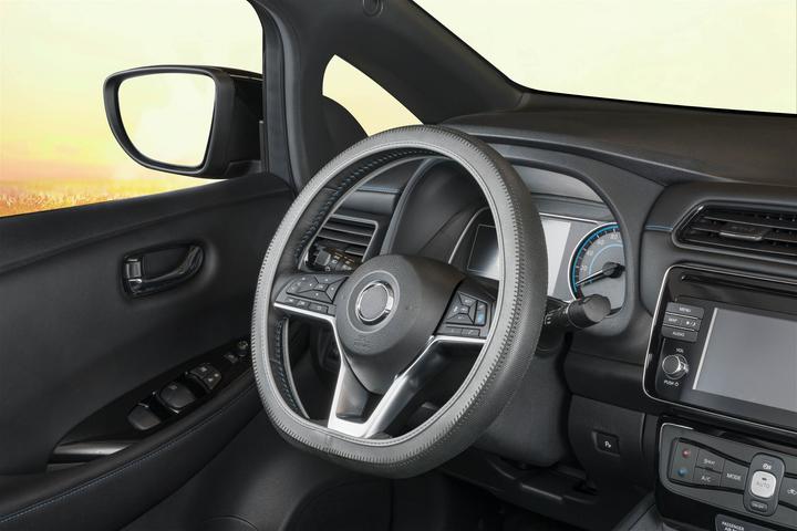 Immagine prodotto Walser Coprivolante Soft Grip Styler, Coprivolante Auto Misura Universale 38 cm nero-grigio