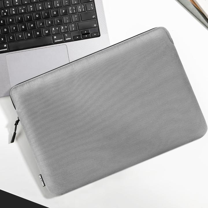 Actual product image Incase Go (14", Apple)