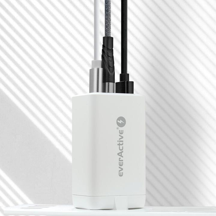 Actual product image Everactive GaN SC-650Q Mains charger with QC4+ USB socket and 2x USB-C PD PPS 65W (65 W)